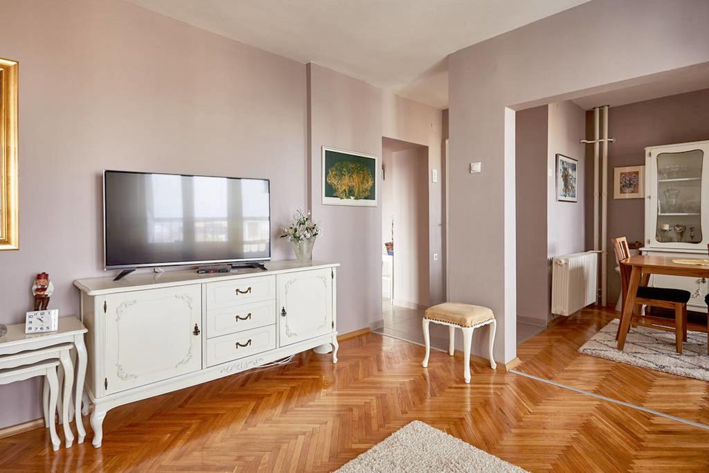 Spacious Modern Apartment In Peaceful Neighborhood Скопие Екстериор снимка
